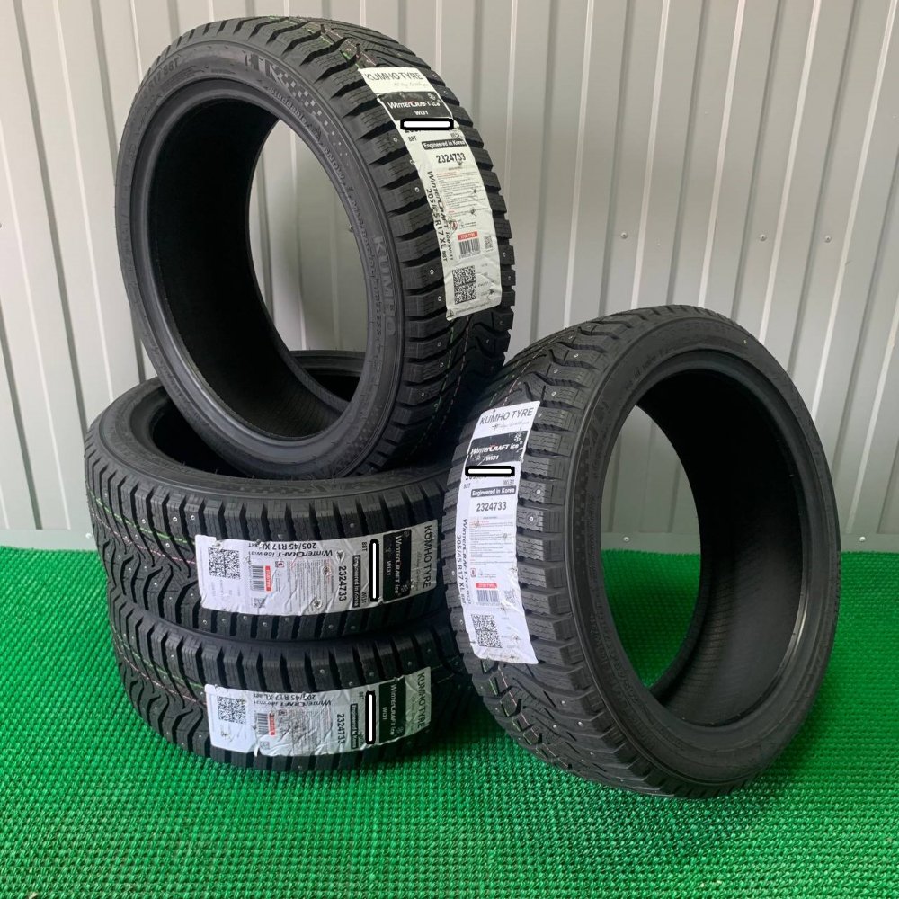 Kumho WinterCraft Ice WS31 235/70 R16 106T  